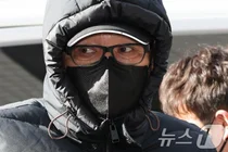 건진법사 자택서 5천만원 신권 뭉치·명함 수백 장 나와