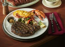 아웃백서 10년동안 15초마다 1개씩 팔린 메뉴는?