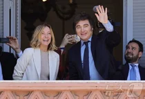 트럼프 따라 코인 추천했다가...아르헨 대통령, 추천 코인 폭락에 탄핵론