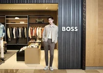 보스, 엠배서더 배우 이종석 신세계 강남점 방문 공개