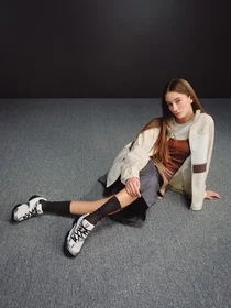 한소희 운동화 버전2 '에샤페 V2' 오픈런, 10분만에 완판