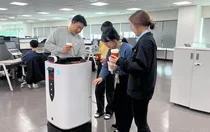 로봇이 엘리베이터 타고 커피 대령..현대엘리, 본사에 로봇 배송 오픈