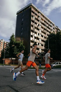 디아도라, 한정판 런닝화 '아토모 스타' 출시