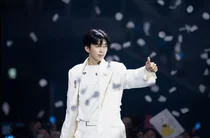 임영웅, 일간 1위로 트롯 왕좌 지켜…영탁·환희 맹추격