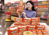 농심 새우탕면 끓여 먹는다..'봉지면' 20년 만에 재출시