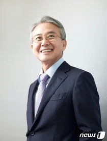 홍석조 BGF회장, 작년 보수 32억…홍정국 부회장 21.3억