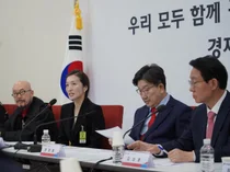 성래은 영원무역 부회장, 작년 보수 126억 53% ↑...직원 급여는 2.5% 찔끔