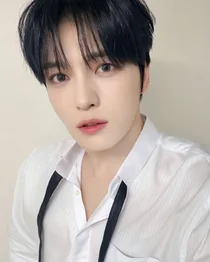 김재중, K-POP 남자가수 팬심 몰이…10관왕 쾌거