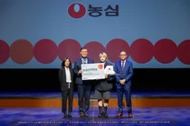 농심, 전주국제영화제서 ‘성스러운’ 감독에 농심신라면상 시상