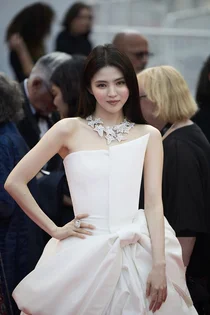 [포토] 한소희, 칸 국제영화제 레드카펫 사로잡은 미모..부쉐론 주얼리로 시선집중