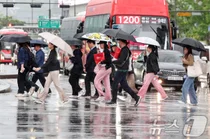 비 오고 꿉꿉…낮 최고 27도 평년 기온