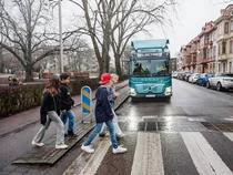 볼보트럭, 업계 최초 ‘자동속도제한 서비스’ 선봬