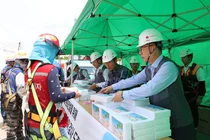 롯데건설, 혹서기 근로자 보호 위한 ‘ICE BOMB’ 캠페인 전개