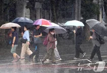 전국 최대 150㎜ 장맛비…내일까지 온다
