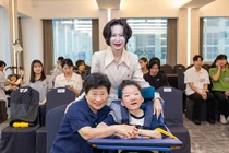 롯데재단, 뇌병변∙지체장애인에 맞춤형 보조기기 지원