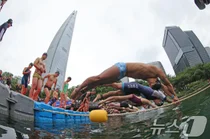 석촌호수에서 수영을?...'2025 롯데 아쿠아슬론' 개최