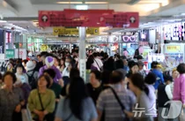 폭염 대피소 된 '대구 지하쇼핑센터'