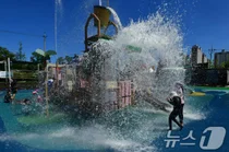 출근길부터 땀 뻘뻘..서울·전주 최고 '37도' 불볕더위