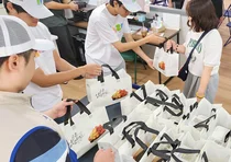 교촌치킨, 대학RCY '촌스러버'와 발달장애인 음악단 재능기부