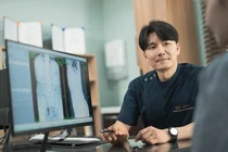 무릎통증, 참을수록 악화된다…재발 막으려면 근본 치료 필요