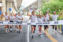 가수 션, 광복 80주년 81.5km 완주... 독립유공자 후손 위해 23억원 기부금 조성