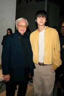 토즈 앰버서더 정우, 밀라노 패션쇼 현장서 세련된 청량무드 선봬