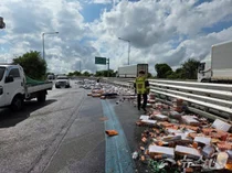 수도권제2순환고속도로에 술병이 와르르...