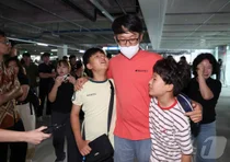 美 구금사태 석방 근로자 316명 귀국…구금 8일 만의 귀환