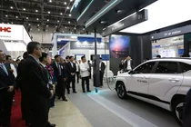 ㈜한화 건설부문, 화재감지 기능 강화한 천장형 전기차 충전 신기술 공개