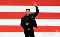 테슬라, 순이익 미달에 시간외 3%대 급락...머스크, 삼성전자 언급에 반색