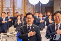 이재명 대통령 지지율 54%, 전주보다 1%p 하락...'캄보디아 사태·부동산 대책 영향'