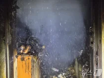 바퀴벌레 잡으려다 집 태워..1명 사망