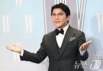 조세호, 범죄자 제보 계정에 뜬 조폭과 친분설...소속사 