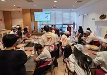 교촌 ‘바르고 봉사단’, 특수학급 학생들과 김장 체험활동