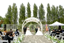 KB證, ‘한강 야외결혼식’ 지원