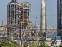 울산화력발전소 구조물 붕괴…2명 구조·7명 매몰