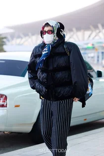 [포토] 지드래곤, '인간 샤넬의 존재감...스카프로 완성한 공항패션 '화제’