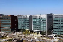 LG이노텍, 아이폰17 잘 팔리고 기판 존재감 커져..목표가 34만원 상향-NH