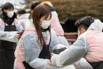 호반그룹, '사랑의 연탄 나눔'으로 이웃 사랑 실천...임직원 100여 명 참여