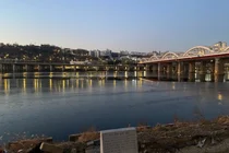 年末年初寒潮..汉江结冰了