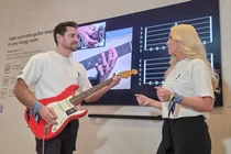 삼성전자, 대화면으로 배우는 기타 레슨 '펜더 플레이 TV' 출시