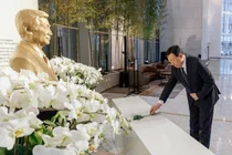 롯데, 신동빈 회장 주재 상반기 VCM 개최…중장기 전략 논의