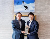 '동계 스포츠 발전 기여' 신동빈 롯데 회장, 대한체육회 감사패 수상