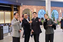 스타필드 빌리지 찾은 정용진 회장 