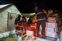 희망브리지, 경주 산불 현장 소방관·진화대원에 긴급 구호 물품 전달