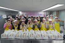 흥국생명, 빵 만들기 봉사에 명절음식키트 포장…인턴사원들과 함께