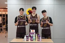 LG생활건강, LG세이커스 선수단에 특별 선물세트 전달