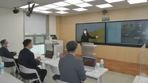 온.오프라인 강의 아우르는 첨단 강의실 등장