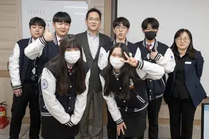 이재용 삼성 회장, 광주·부산·아산·구미 현장 돌아보더니...