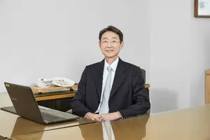 농심홀딩스, 신동원 회장 대표직 사임..박준 부회장 체제로